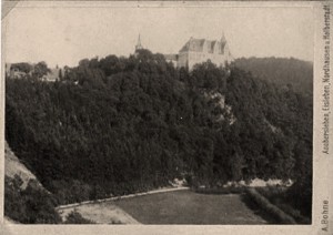Schloss um 1890 vor dem Brand. Der Schlossteich existiert noch nicht. (© Heimat- und Geschichtsverein Rammelburg e. V.)