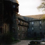 Rechts der Nordostflügel vom Schlosshof aus 1994