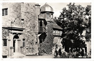 Schlosshof des "NSKOV-Erholungsheims" (Postkarte von Hohgraefe 1941, Halle)