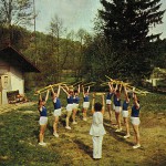Physiotherapie des Reha-Zentrums auf dem Sportplatz des Waldbades (Hrsg. Rehabilitationszentrum Rammelburg um 1969)